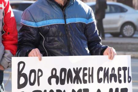 Ивановские комсомольцы провели акцию с требованием отставки правительства Медведева