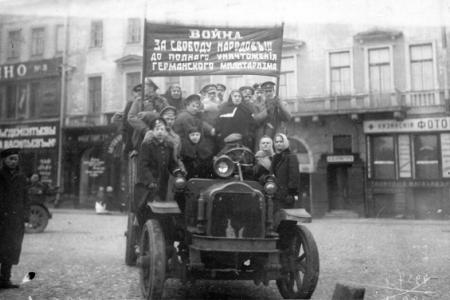 Проект KPRF.RU "Хроника революции". 3 апреля 1917 года: В Петрограде возобновили работу все предприятия, заявлено о предстоящем выпуске "Заёма Свободы"