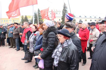 Руки прочь от Ленина и Мавзолея! Митинг и возложения цветов в Рязани