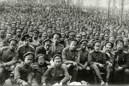 Проект KPRF.RU "Хроника революции". 30 апреля 1917 года: Временное правительство утвердило временные правила об устройстве полковых судов и положение о милиции, Ленин выступает на заседании солдатской секции Петросовета 