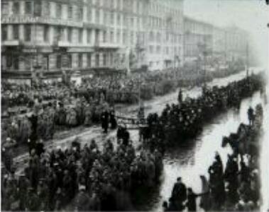 Проект KPRF.RU "Хроника революции". 5 апреля 1917 года: В Петрограде состоялись похороны жертв революции, Ленин сообщает о задержке отъезда в Россию