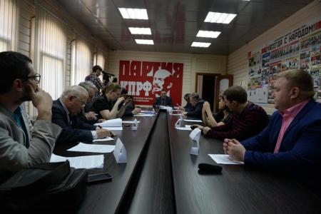 Новосибирские коммунисты провели второй этап круглого стола, посвященного 100-летию Великого Октября