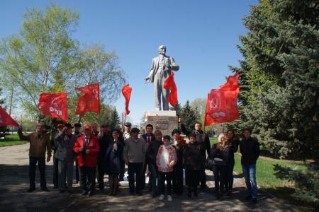 Во всех городах и районах Карачаево-Черкесской Республики состоялись возложения цветов к памятникам Ленину