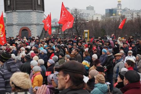 Свердловский министр ЖКХ вышел на протестный митинг КПРФ