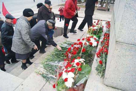 Ульяновцы встретили 147-летие  В.И.Ленина  торжественным митингом