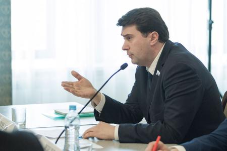 Губернатор Тульской области Алексей Дюмин поддержал предложение Олега Лебедева о внесении регионального закона о Знамени Победы