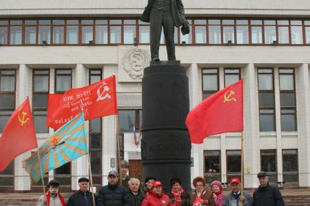 В Калуге коммунисты отметили День космонавтики