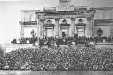 Проект KPRF.RU "Хроника революции". 24 апреля 1917 года: временное правительство гарантирует защиту помещечьего землевладения, Ленин пишет "Воззвание к солдатам и матросам"