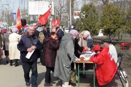 В Саратове состоялся "Марш пустых кастрюль"