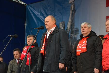 В Москве на Театральной площади начался протестный митинг КПРФ