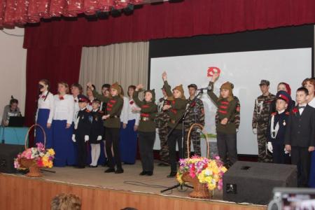 "Веди, Будённый, нас смелее в бой!". Саратовские коммунисты провели конкурс инсценированной патриотической песни 