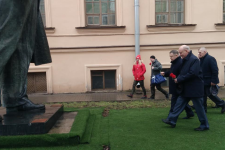 А.В. Воронцов принял участие в возложении цветов к памятнику В.И. Ленину в Петербурге