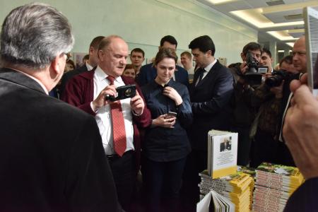 «Пчела – главный элемент баланса в природе». Г.А. Зюганов выступил в Госдуме на открытии выставки по пчеловодству 