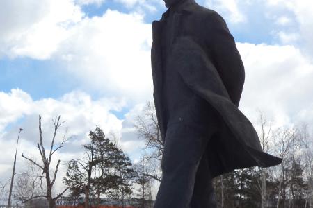 Подмосковные коммунисты борются с вандалами, желающими уничтожить памятники Ленину
