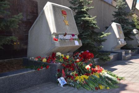 Севастопольские коммунисты почтили память жертв теракта в Санкт-Петербурге
