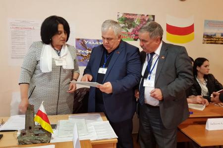 К.К. Тайсаев принимает участие в работе группы международных наблюдателей на выборах Президента Республики Южная Осетия