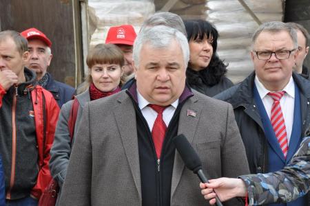 Коммунисты отправили 62-й гуманитарный конвой в Новороссию