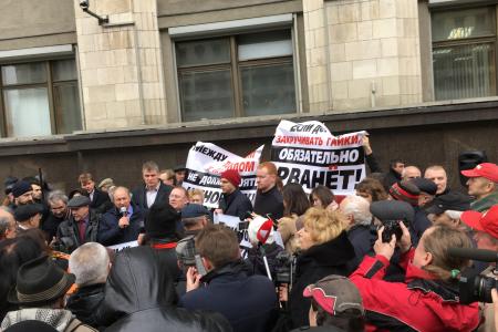 У Госдумы прошла встреча депутатов фракции КПРФ с избирателями. Фоторепортаж