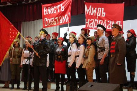 "Веди, Будённый, нас смелее в бой!". Саратовские коммунисты провели конкурс инсценированной патриотической песни 