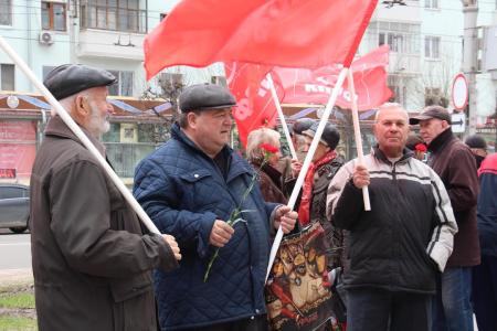 Коммунисты и жители Рязани отметили День космонавтики