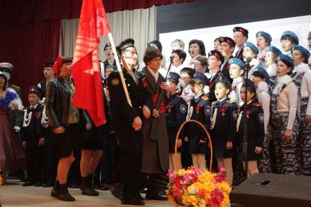 "Веди, Будённый, нас смелее в бой!". Саратовские коммунисты провели конкурс инсценированной патриотической песни 