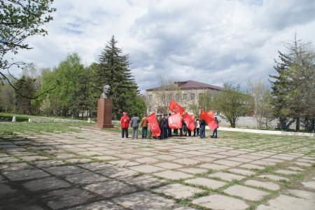 Во всех городах и районах Карачаево-Черкесской Республики состоялись возложения цветов к памятникам Ленину