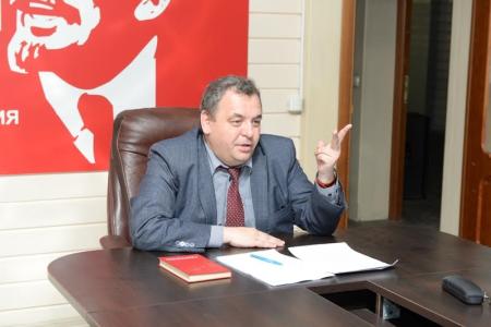 Круглый стол «От Февраля – к Октябрю» прошел в помещении Новосибирского областного комитета КПРФ