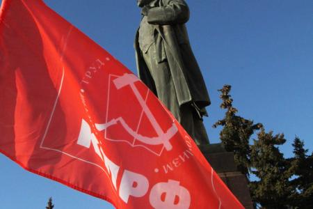 Ивановские комсомольцы провели акцию с требованием отставки правительства Медведева