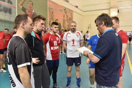 Спортклуб КПРФ провел крупный волейбольный турнир