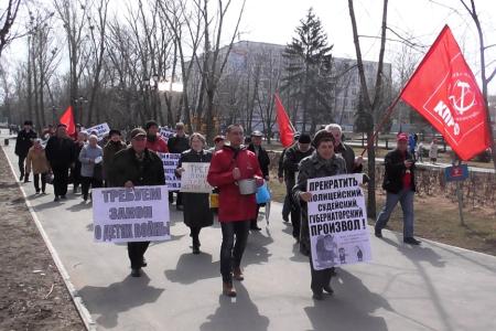 В Саратове состоялся "Марш пустых кастрюль"