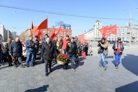 Новосибирские коммунисты поздравили Владимира Ленина с Днем рожденья