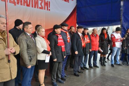 В Москве на Театральной площади начался протестный митинг КПРФ