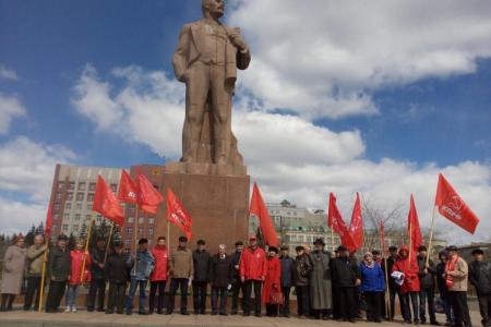 В Чите коммунисты возложили цветы в день 147-й годовщины со дня рождения В.И.Ленина