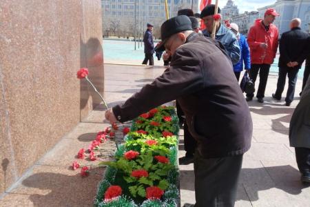 В Чите коммунисты возложили цветы в день 147-й годовщины со дня рождения В.И.Ленина