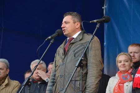 В Москве на Театральной площади начался протестный митинг КПРФ