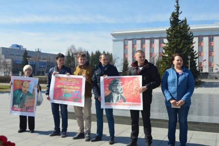 Алтайский комсомол провел флэшмоб «Ленин в городе»