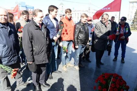 Новосибирские коммунисты поздравили Владимира Ленина с Днем рожденья