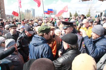 Многотысячная акция КПРФ за отставку губернатора Самарской области закончилась арестом ее организатора депутата-коммуниста Михаила Матвеева