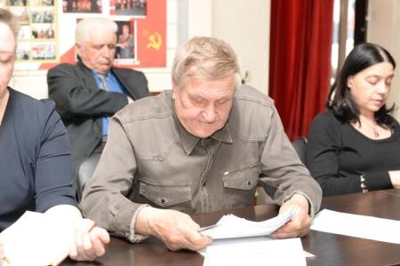 Круглый стол «От Февраля – к Октябрю» прошел в помещении Новосибирского областного комитета КПРФ