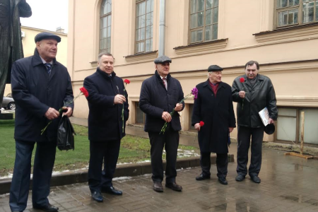 А.В. Воронцов принял участие в возложении цветов к памятнику В.И. Ленину в Петербурге