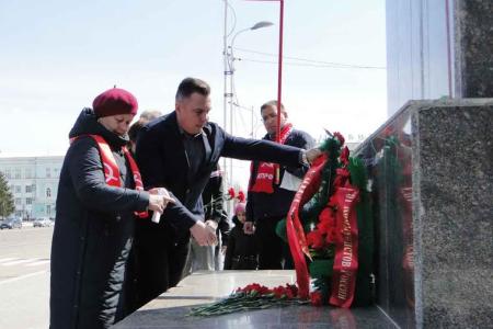 Амурские коммунисты ударили автопробегом по гробокопателям