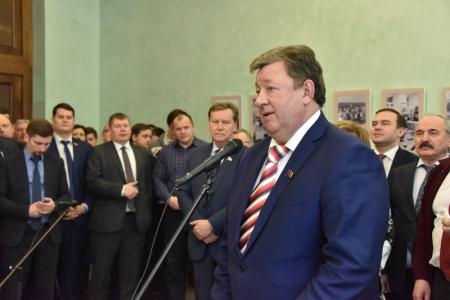 «Пчела – главный элемент баланса в природе». Г.А. Зюганов выступил в Госдуме на открытии выставки по пчеловодству 