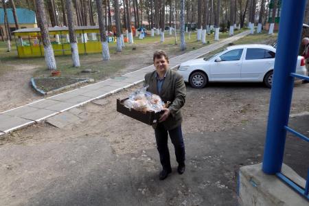 Праздник Пасхи дарит миллионам верующих надежду и радость. Сергей Гаврилов поздравил с праздником Пасхи детей и педагогов Дома ребенка и ветеранов воронежского авиазавода