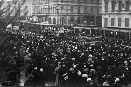 Проект KPRF.RU "Хроника революции". 1 апреля 1917 года: Из ссылки возвратились депутаты социал-демократической фракции 2-й Государственной Думы, в Москве и Петрограде проходят митинги и манифесации