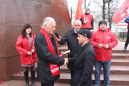 Руки прочь от Ленина и Мавзолея! Митинг и возложения цветов в Рязани