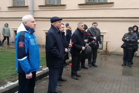 А.В. Воронцов принял участие в возложении цветов к памятнику В.И. Ленину в Петербурге
