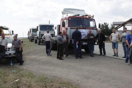 Республика Хакасия. Дальнобойщики ударили автопробегом по «ПЛАТОНУ»