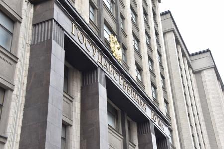 Москва. Депутаты-коммунисты и избиратели на совместной встрече возле Госдумы раскритиковали законопроект «Единой России» об ограничениях в проведении подобных встреч