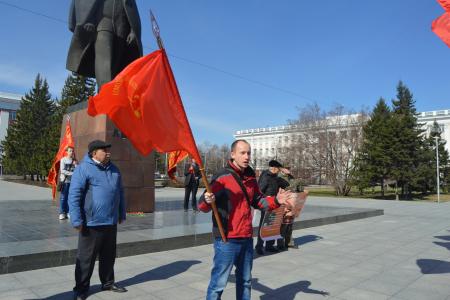 Алтайский комсомол провел флэшмоб «Ленин в городе»