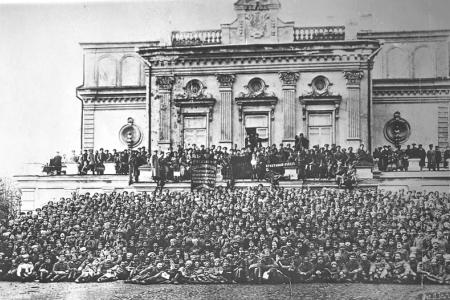 Проект KPRF.RU "Хроника революции". 27 апреля 1917 года: Английское посольство в Петербурге официально сообщило о задержании русских политэмигрантов, В.И. Ленин принимает руководящее участие в работе Петроградской общегородской Конференции РСДРП(б)